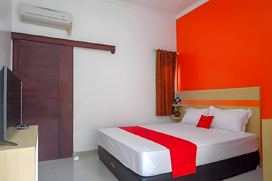 RedDoorz Syariah near Alun Alun Kota Rembang