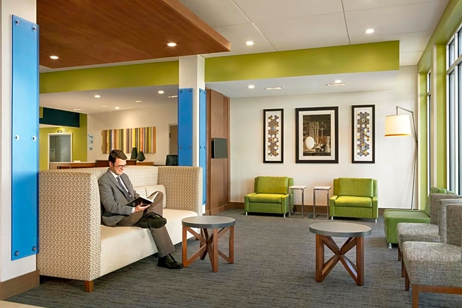 Holiday Inn Express & Suites Salisbury, an IHG Hotel