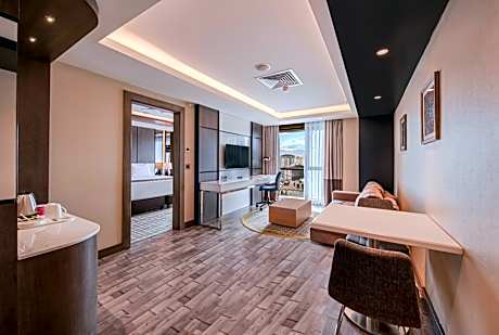 Executive Suite - Non-Smoking