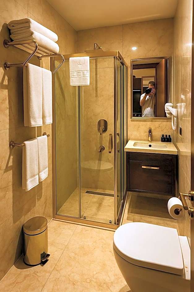 Shelton Airport Hotel