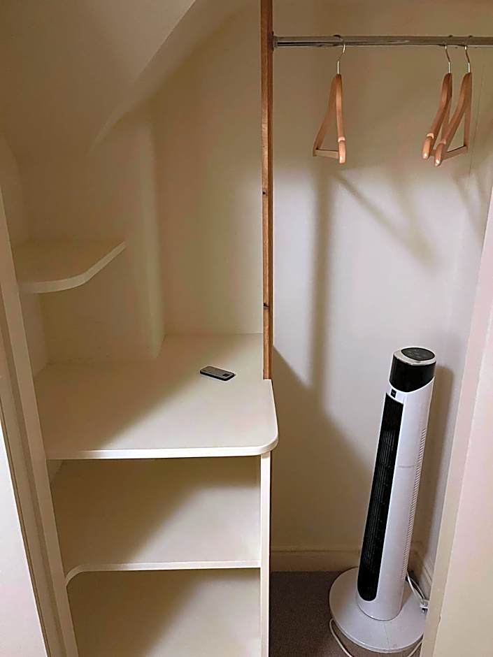 Cat and Custard Pot Inn