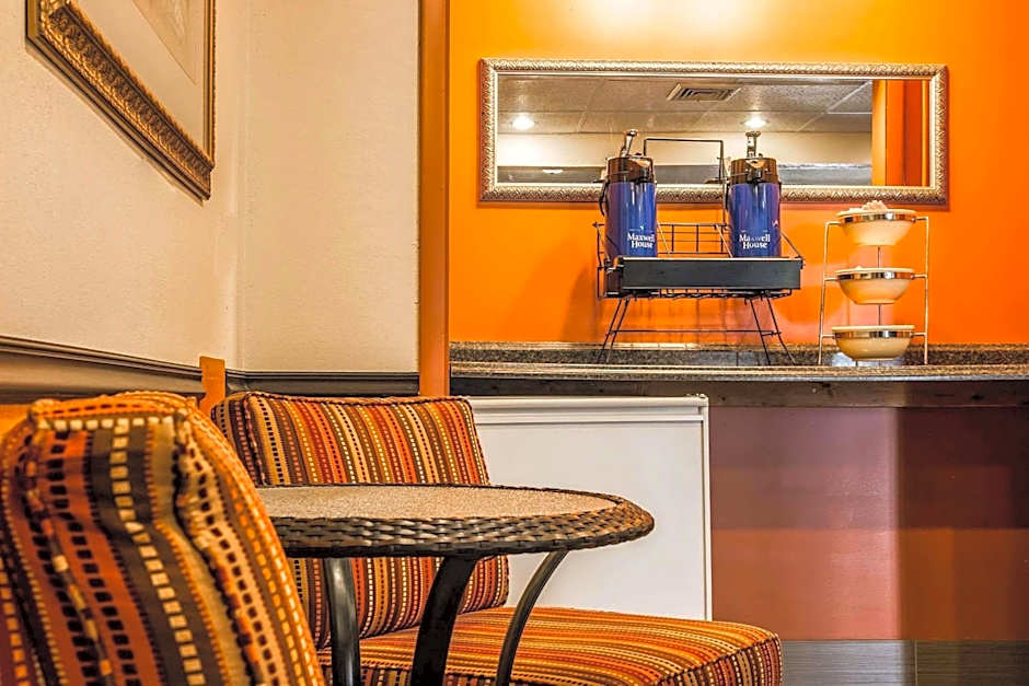 Rodeway Inn Muskegon Airport