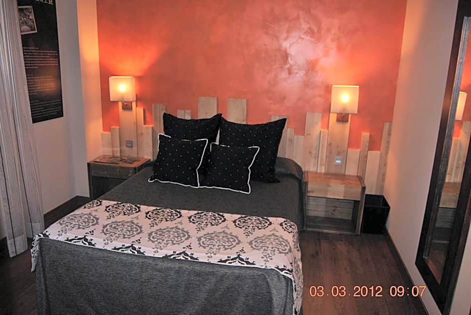Photo 1 of 5 of Double Room