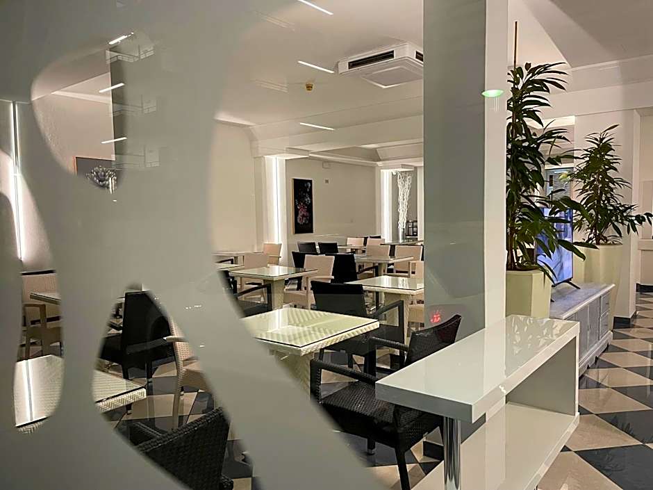 Hotel Athena