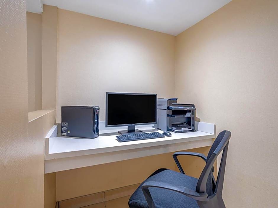 Super 8 by Wyndham Toronto East ON