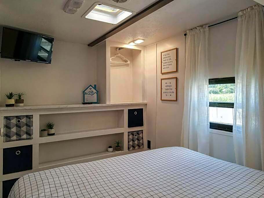 Wildflower Wanderlust-Glamping st 1885 Farms