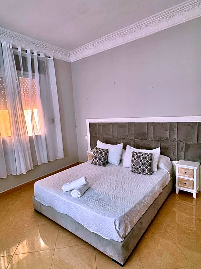 Fnideq Elegant, Familia, Bienestar y mercado