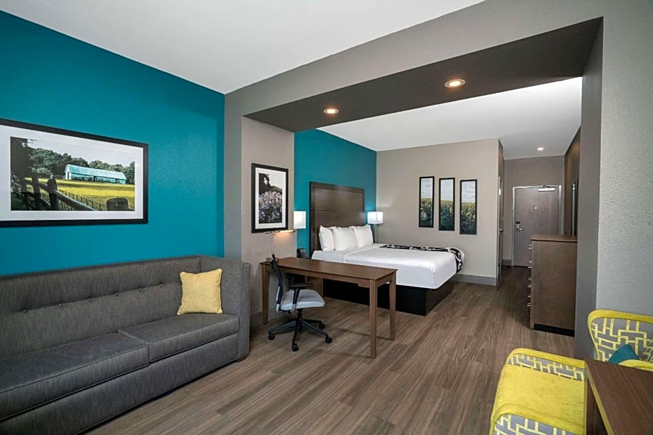 La Quinta Inn & Suites by Wyndham West Memphis