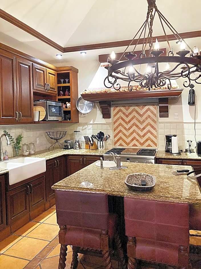 Exclusive Luxury Guest Center House