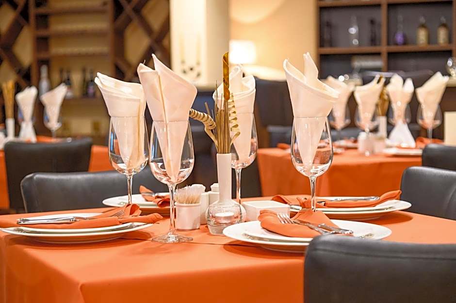 Parklands Hotel & Pool