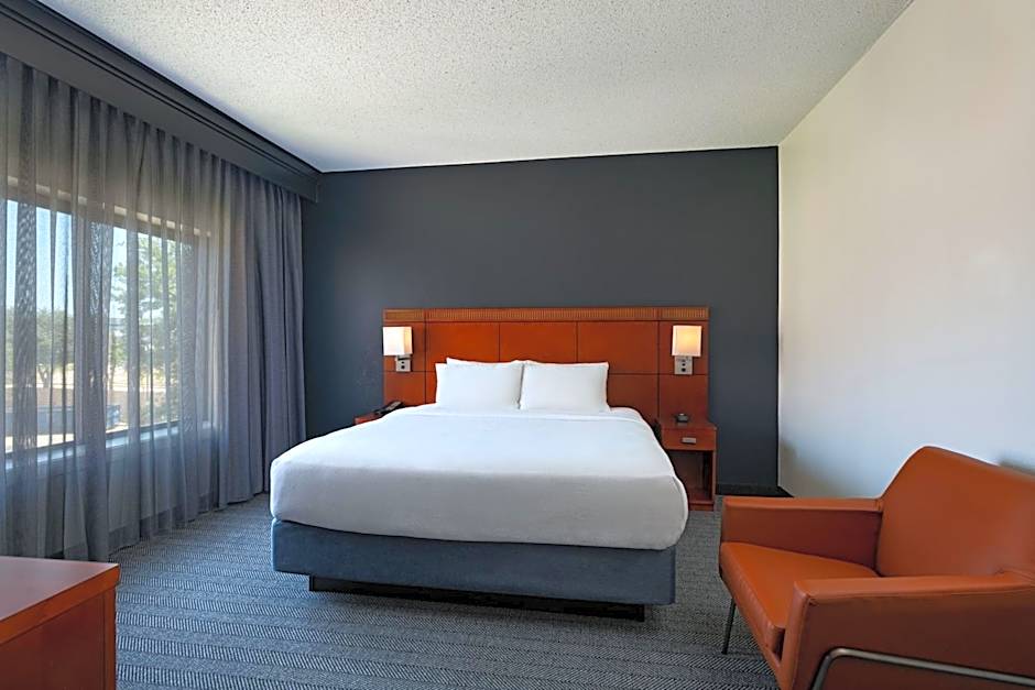 Courtyard by Marriott Dallas Plano Parkway at Preston Road