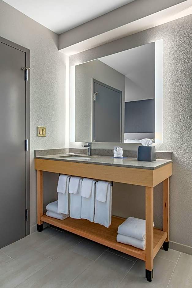 Hyatt Place Riverside Downtown