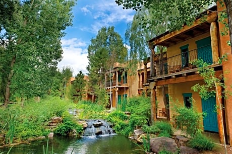 El Monte Sagrado Resort & Spa