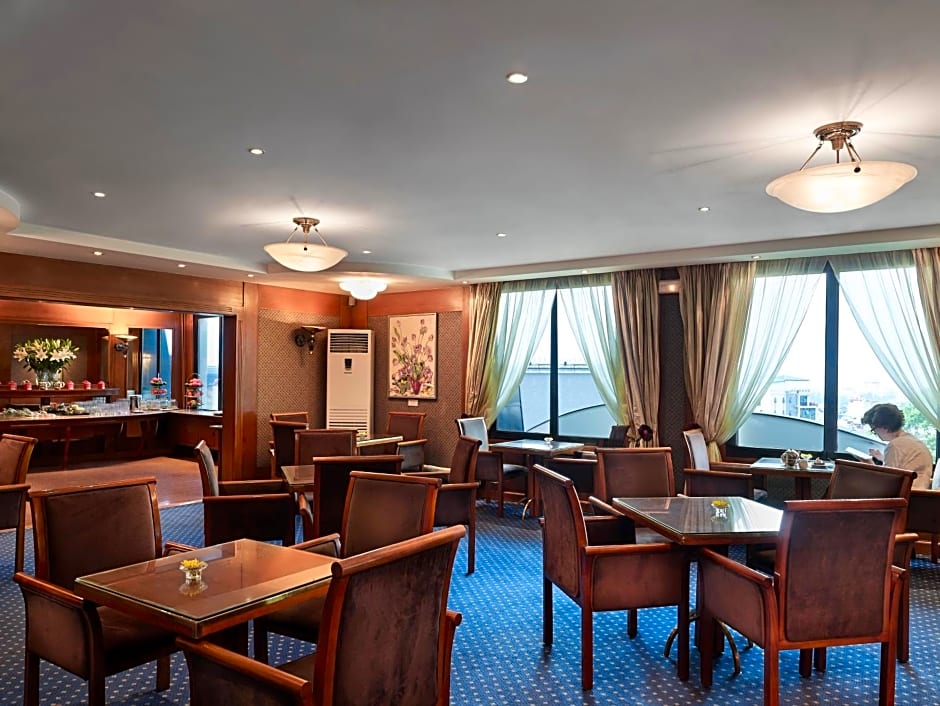 Photo 1 of 5 of Hilton Executive Double Room with Access to Executive Lounge