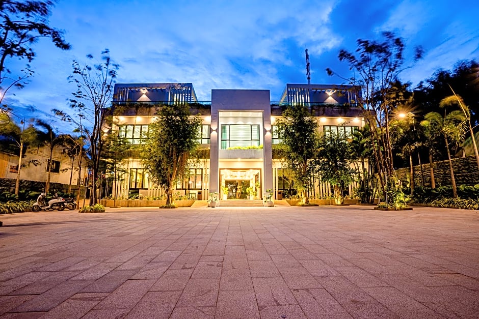 Rainforest Hotel by NSUN