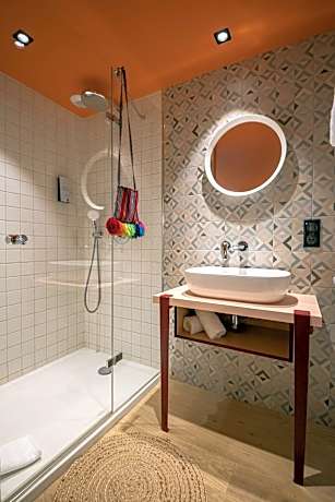 Superior Double Room (1 Queen Bed)