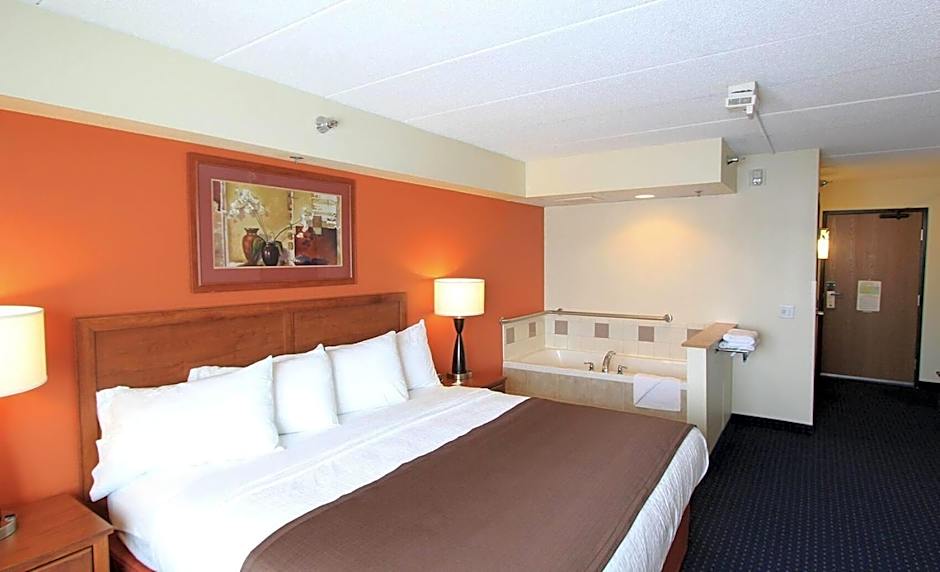 AmericInn by Wyndham Cedar Rapids/CID Airport
