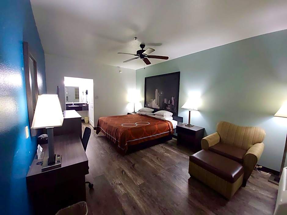 Photo 1 of 6 of 1 King Bed, Nonsmoking