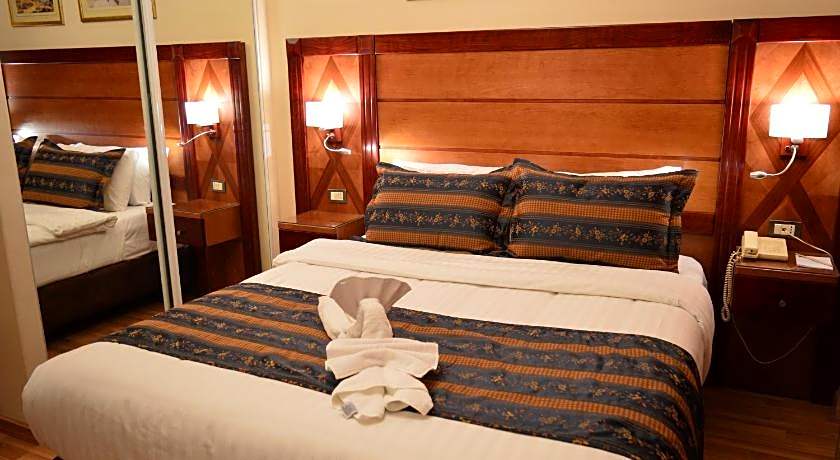 Comfort Hotel Suites