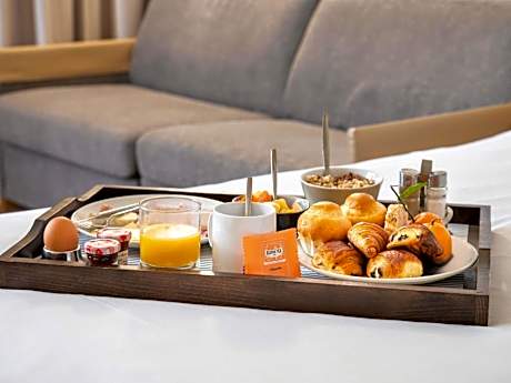 Suite with One Double Bed and Sofa Bed