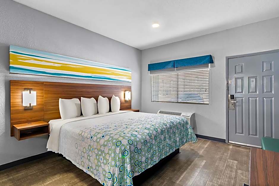 HomeTowne Studios San Antonio E - Frost Bank Center