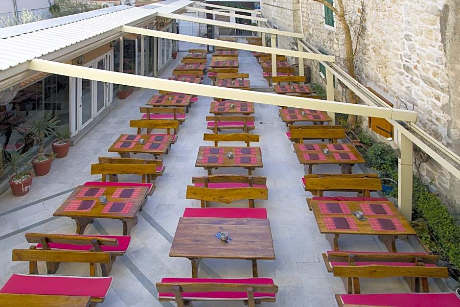 Aspalathos Residence