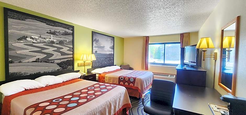 Super 8 by Wyndham Newton