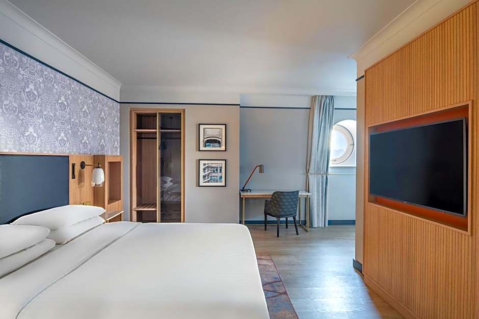 Photo 1 of 12 of Executive Suite