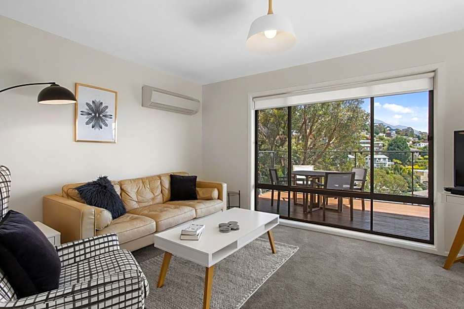 The View 2 bed unit with stunning Hobart outlook