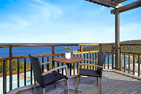 Grand Deluxe Room with Panoramic  Sea view (Twin)