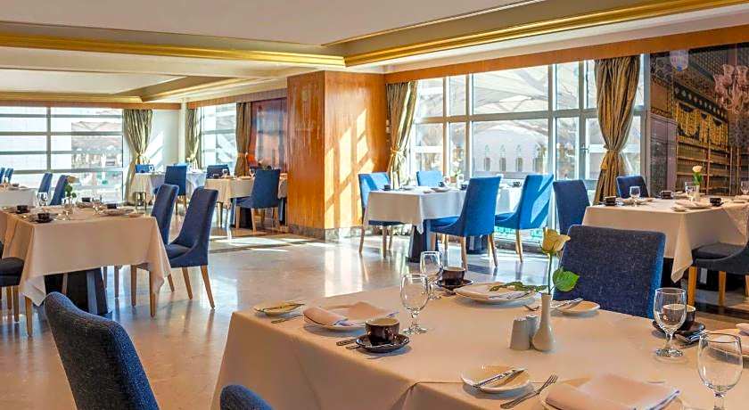 Anwar Al Madinah Movenpick Hotel