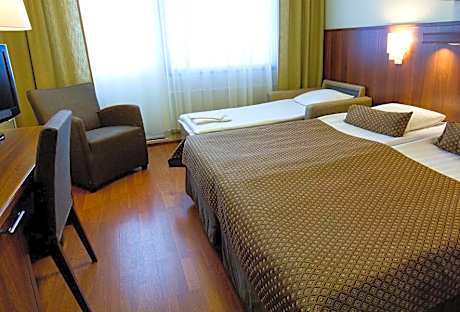 Twin Room with Extra Bed Including Spa Access