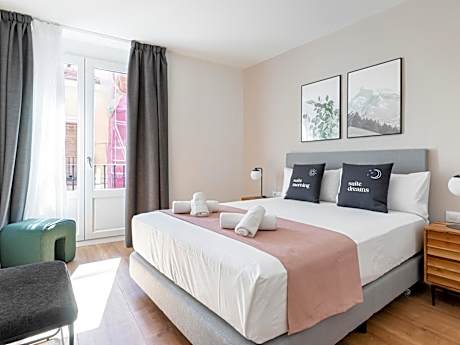 One-Bedroom Apartment with Balcony (LT)