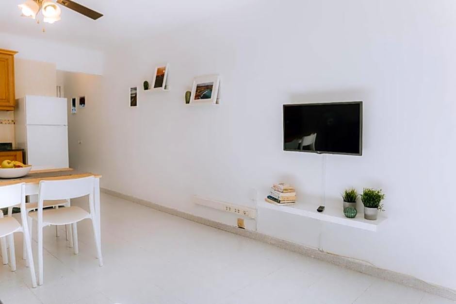 Central location in a great complex with 300mbps internet
