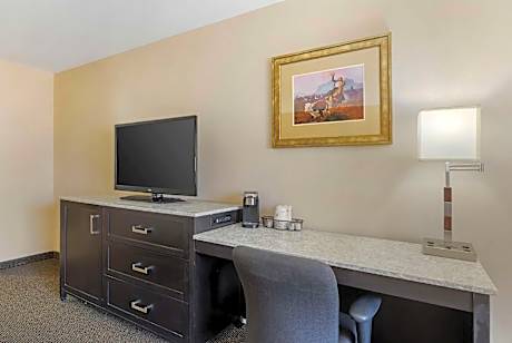 2 Queen Beds, Non-Smoking, High Speed Internet Access, Microwave And Refrigerator, Coffee Maker, Hai