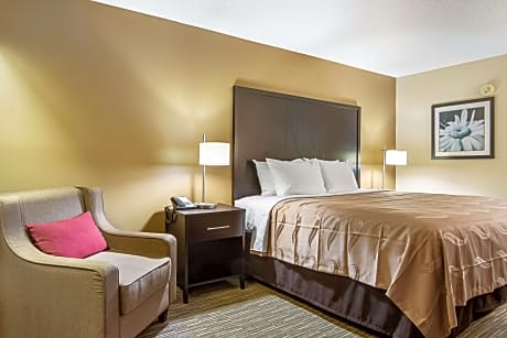 1 King Bed, Nonsmoking