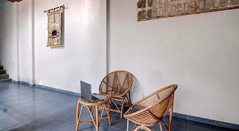 OYO 92806 Penginapan Geby Syariah