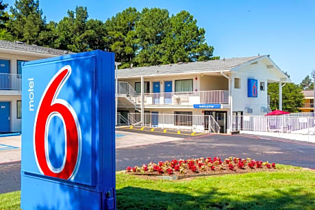 Motel 6-Longview, TX