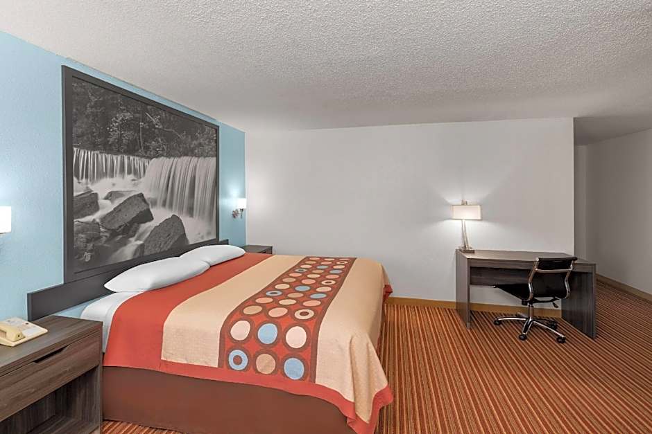 Super 8 by Wyndham Rock Port MO