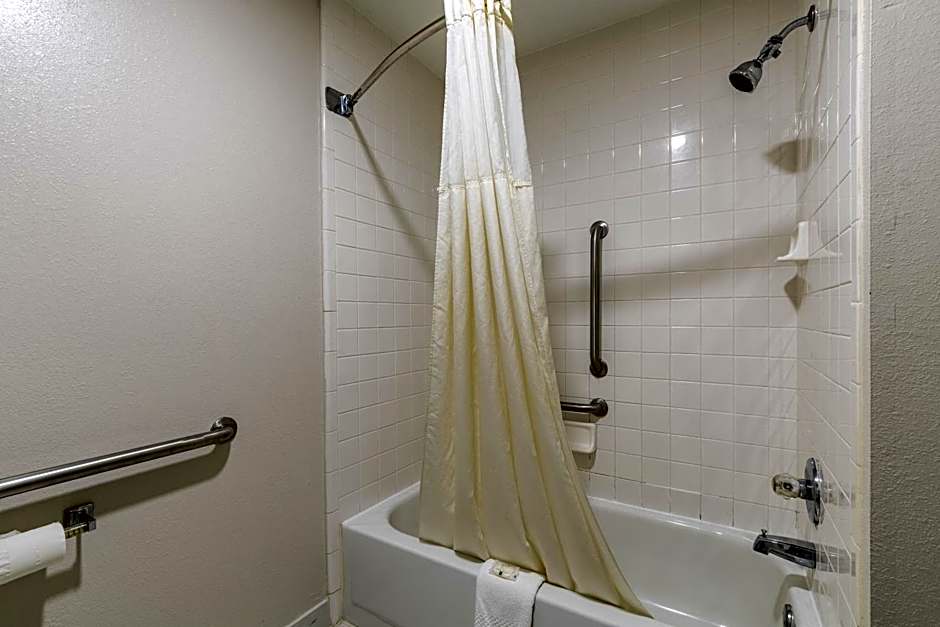 Quality Inn Cleveland North