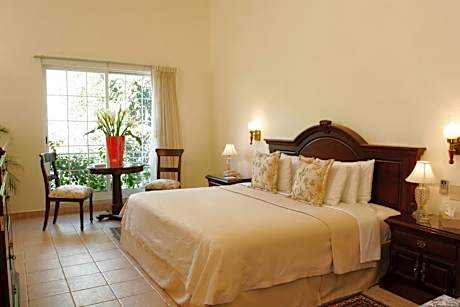 Deluxe Suite with Spa Bath