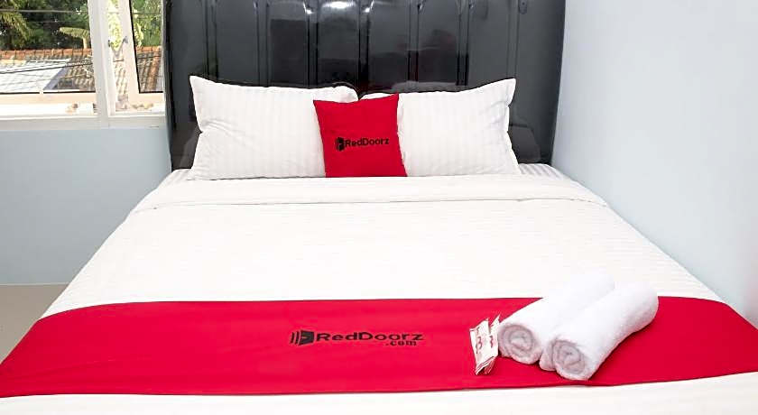 RedDoorz Syariah near Suncity Mall Madiun