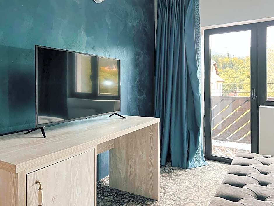 Suru Hotel & Restaurant