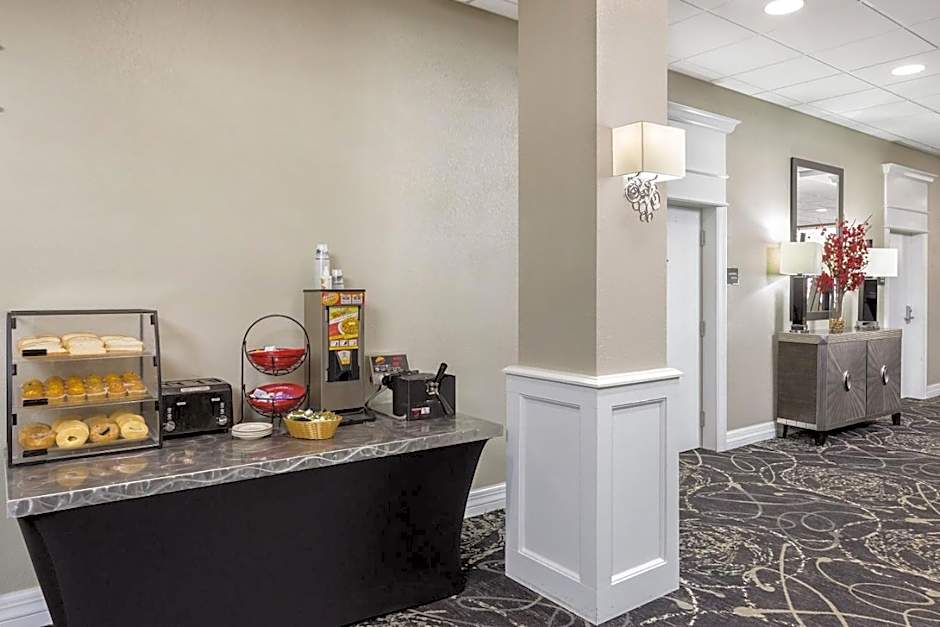 Clarion Inn Des Moines Airport