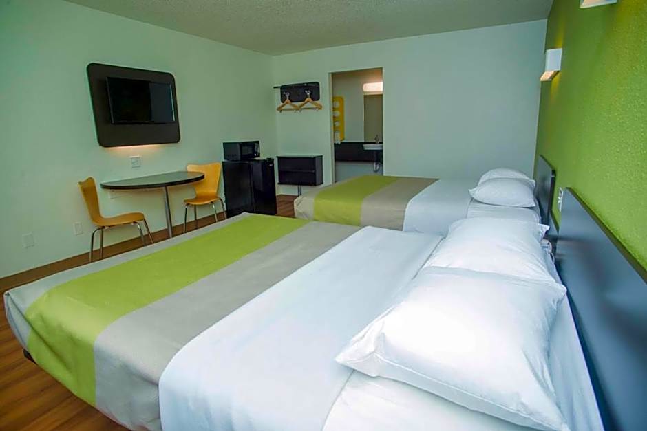 Motel 6-Palestine, TX