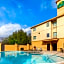 La Quinta Inn & Suites by Wyndham Pasadena