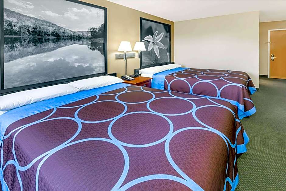 Super 8 by Wyndham Pine Bluff