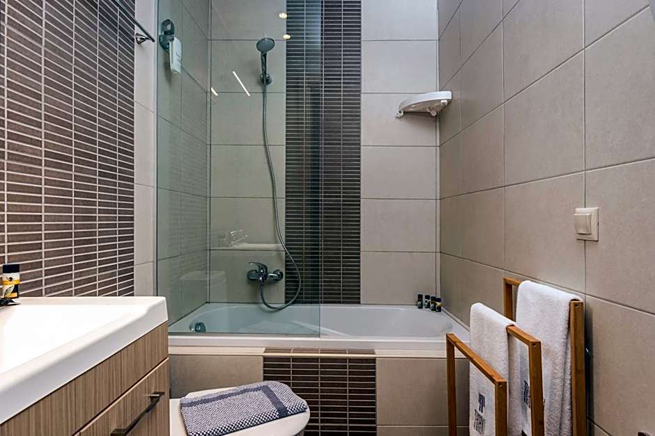 Trianon Luxury Apartments & Suites