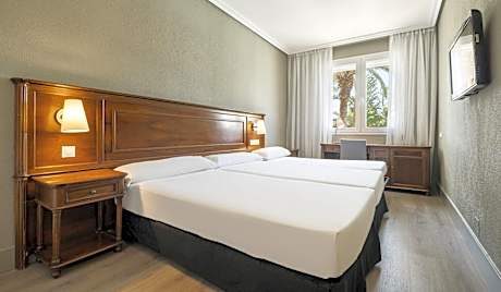 Twin Room with Extra Bed (2 Adults + 1 Child)