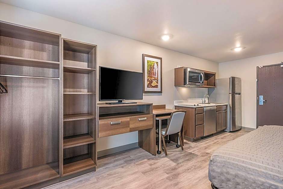 WoodSpring Suites Linden